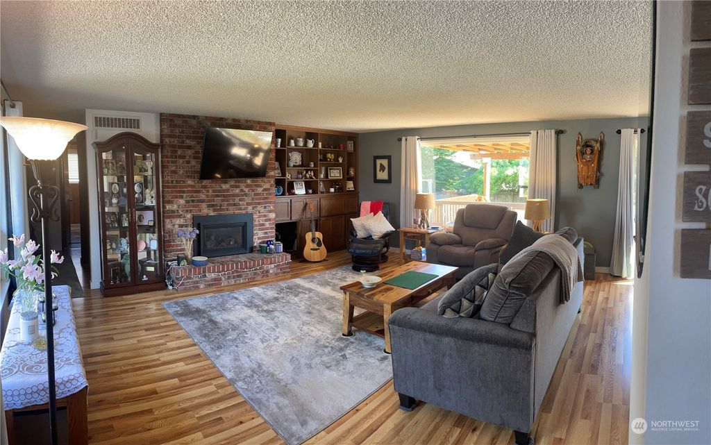 Photo of 13511 SE 266th Street St, Kent, WA 98042 (MLS # 2282929)