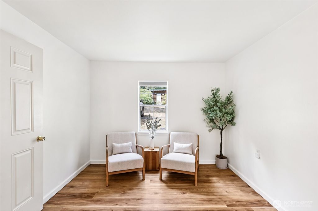 listing image 9361476720659641816