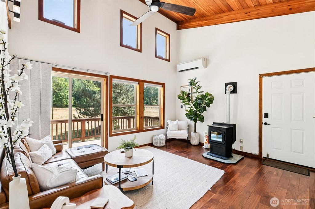 listing image 9366747967330072935