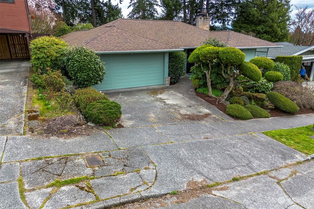 Photo of 5720 Princeton Avenue NE, Seattle, WA 98105 (MLS # 2212408)