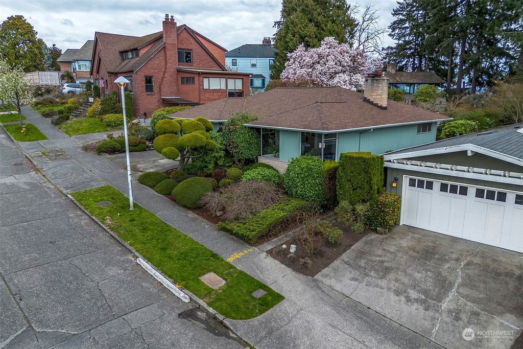 Photo of 5720 Princeton Avenue NE, Seattle, WA 98105 (MLS # 2212408)