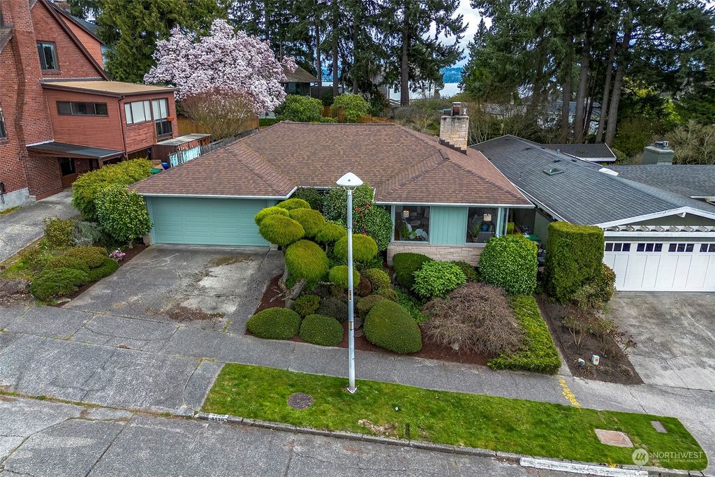Photo of 5720 Princeton Avenue NE, Seattle, WA 98105 (MLS # 2212408)