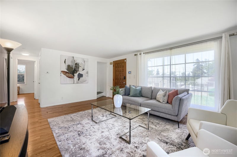 6815 S 120th Place