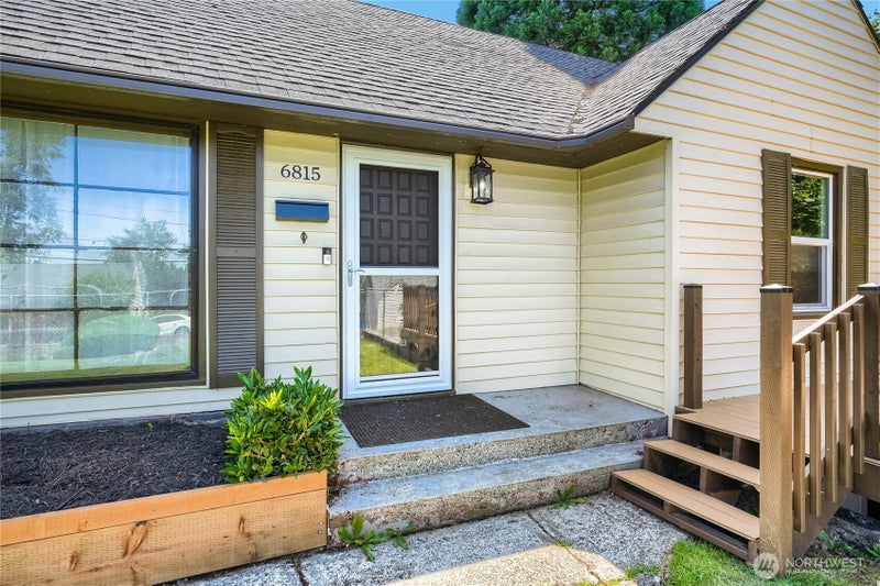 6815 S 120th Place