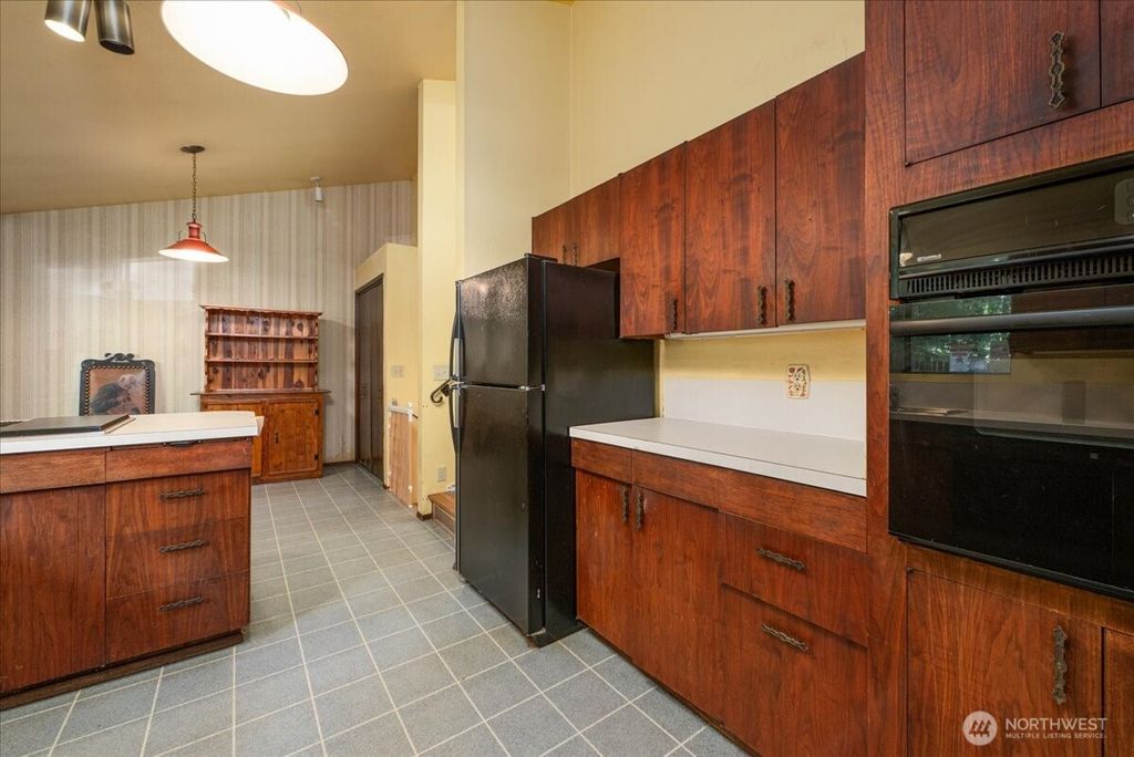 Photo of 18707 25th Avenue NE, Lake Forest Park, WA 98155 (MLS # 2403433)