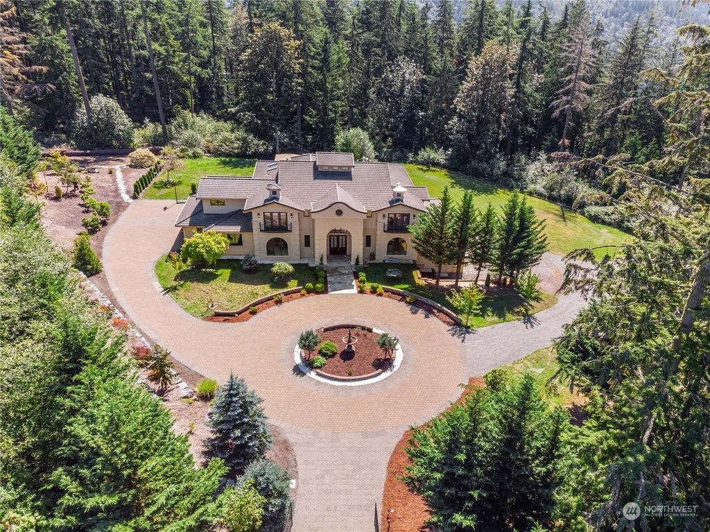 Photo of 7070 270th Place SE, Issaquah, WA 98029 (MLS # 2284912)