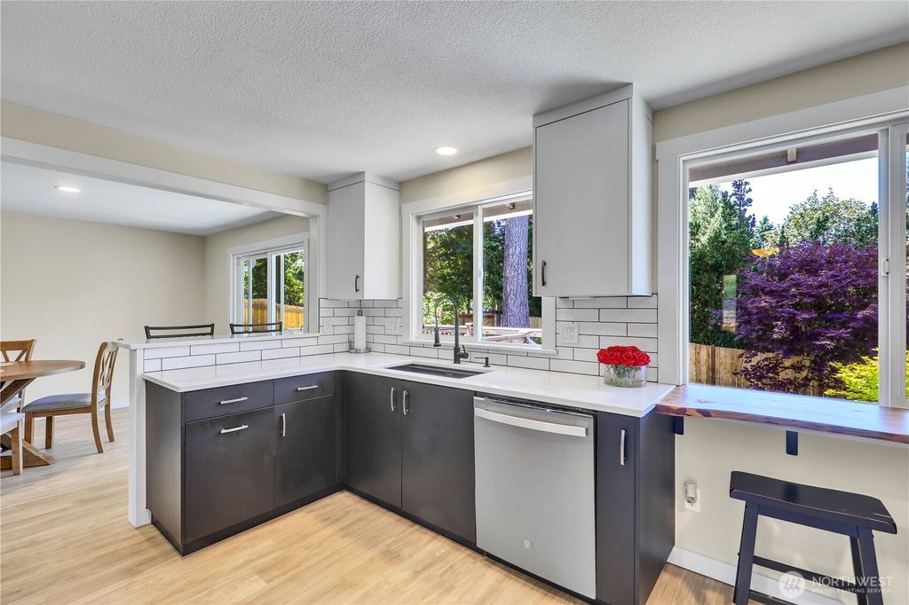 Photo of 12721 NE 79th Court, Kirkland, WA 98034 (MLS # 2551336)