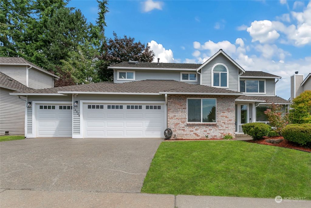 Photo of 12924 SE 214th Place, Kent, WA 98031 (MLS # 2138542)