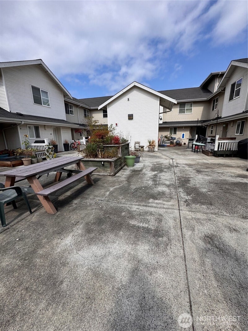 2401 SW Brandon Street 201