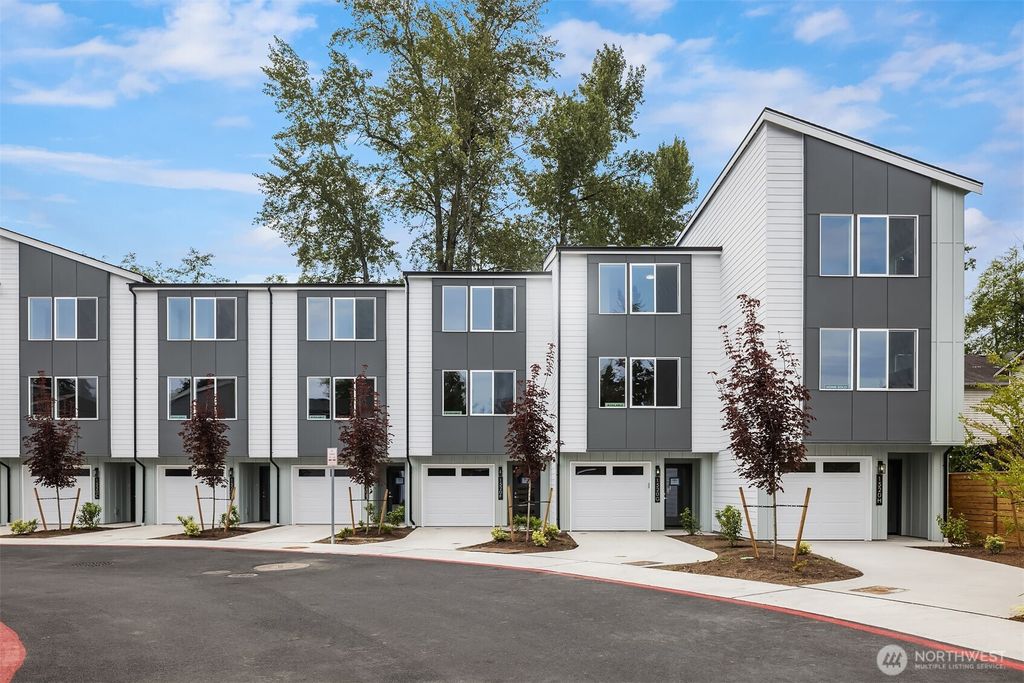 Photo of 1510 Hollow Dale Place #E, Everett, WA 98204 (MLS # 2417332)