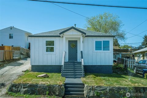 Photo of 918 Cashmere Street, Wenatchee, WA 98801 (MLS # 2497514)