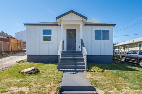 Photo of 918 Cashmere Street, Wenatchee, WA 98801 (MLS # 2497514)