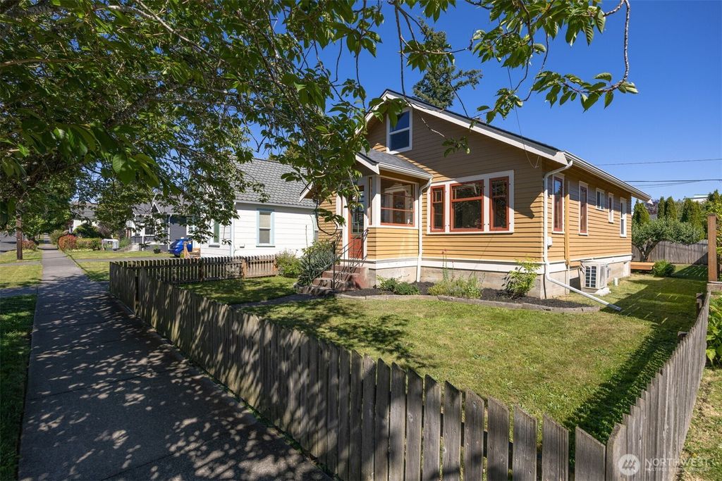 Photo of 2110 G Street, Bellingham, WA 98225 (MLS # 2542183)