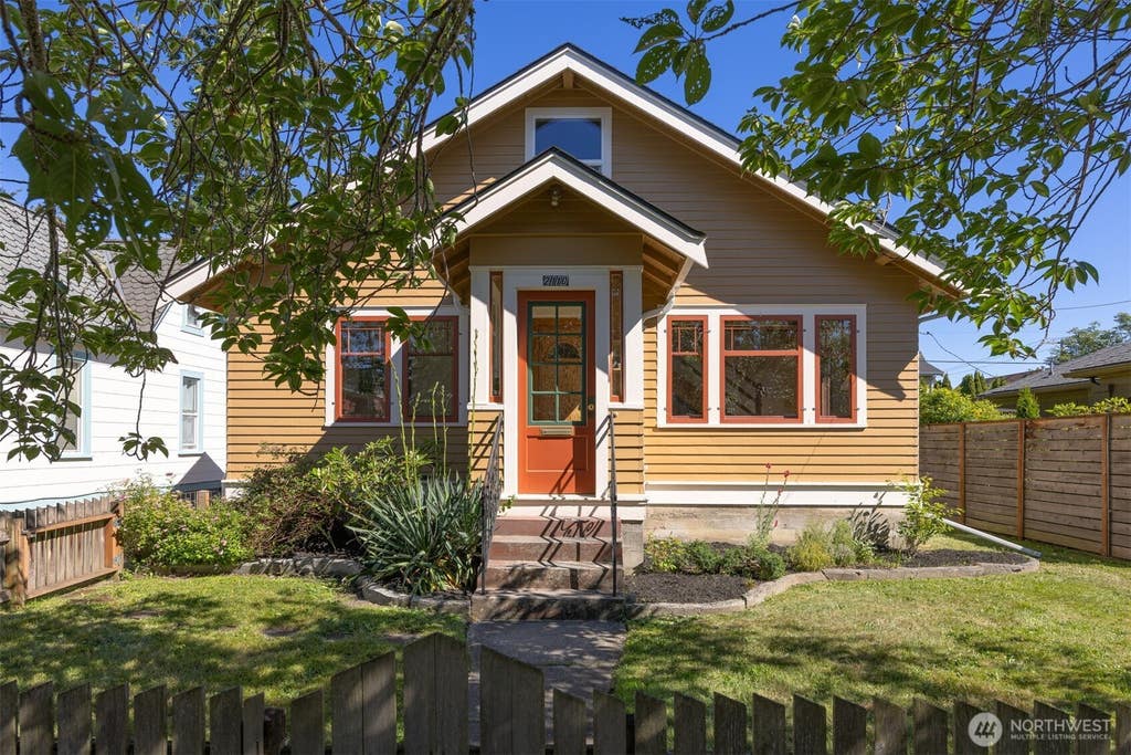 Photo of 2110 G Street, Bellingham, WA 98225 (MLS # 2542183)
