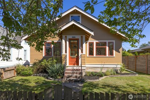 Photo of 2110 G Street, Bellingham, WA 98225 (MLS # 2542183)