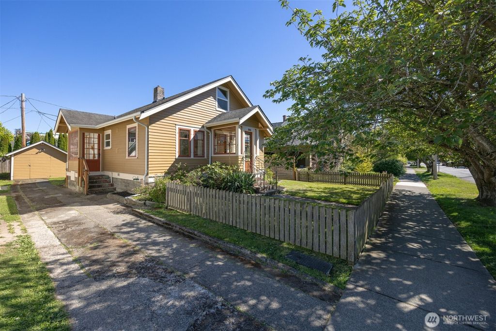 Photo of 2110 G Street, Bellingham, WA 98225 (MLS # 2542183)