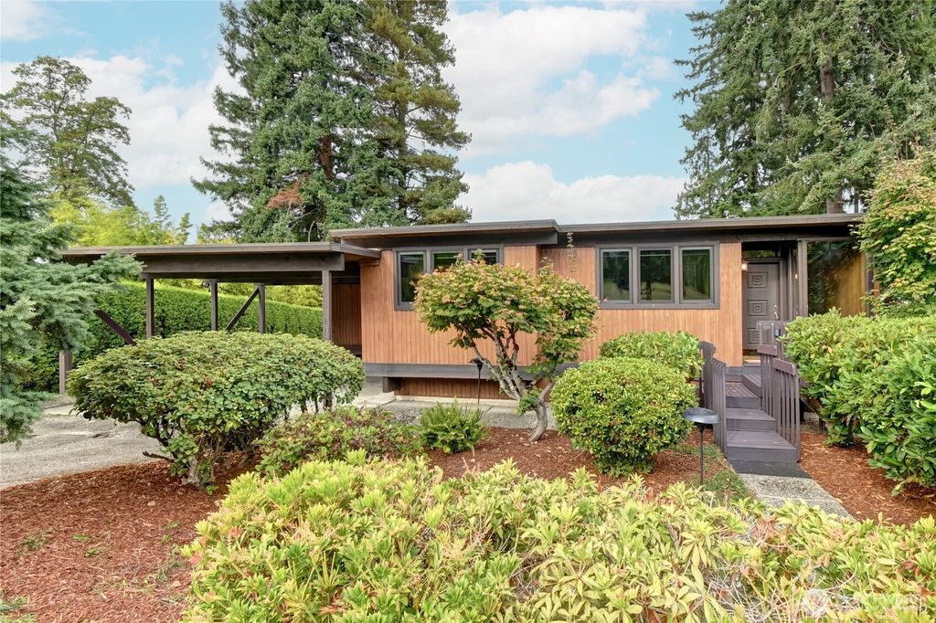 Photo of 3707 Shelby Road, Lynnwood, WA 98087 (MLS # 2433972)