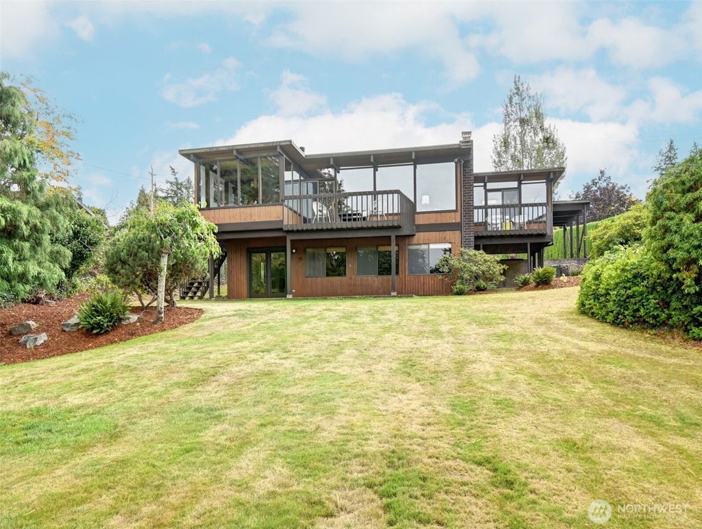 Photo of 3707 Shelby Road, Lynnwood, WA 98087 (MLS # 2433972)