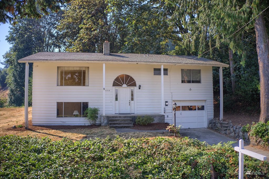 Photo of 4715 S 158th Street, Tukwila, WA 98188 (MLS # 1991028)