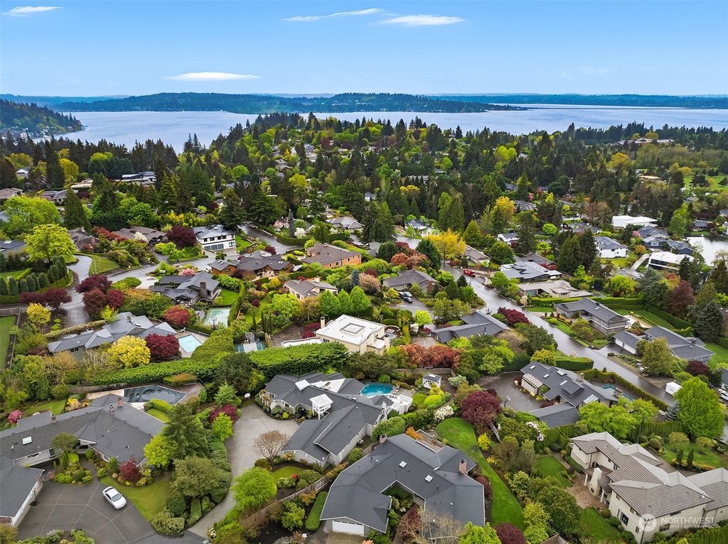 Photo of 1505 90th Place NE, Clyde Hill, WA 98004 (MLS # 2208789)