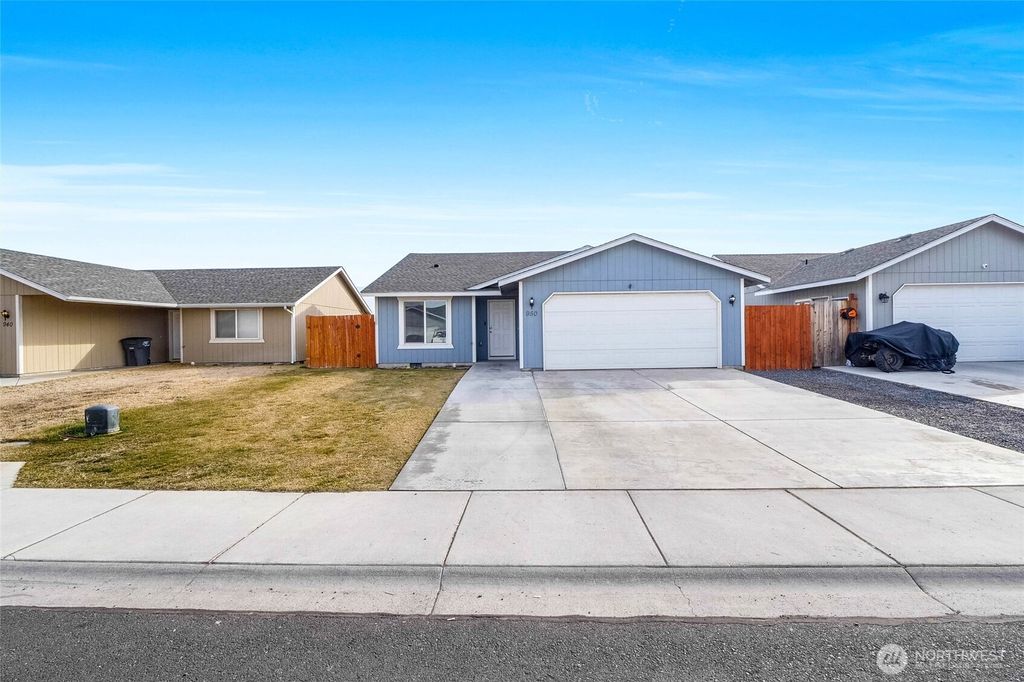 Photo of 950 K Street SE, Ephrata, WA 98823 (MLS # 2489259)