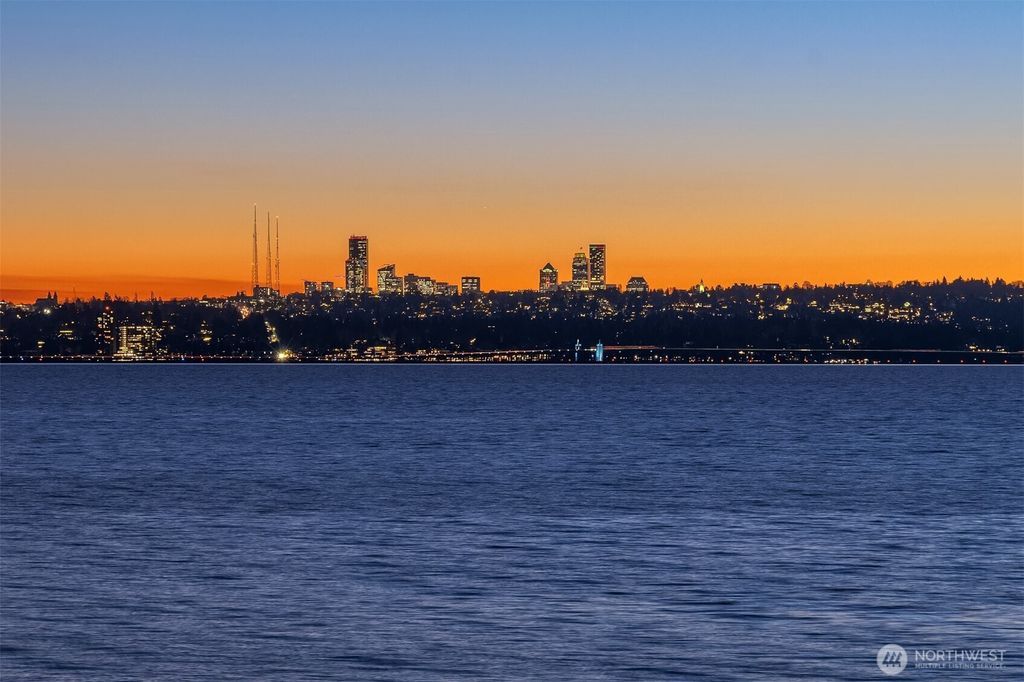 Photo of 175 Lake Avenue W, Kirkland, WA 98033 (MLS # 2486631)