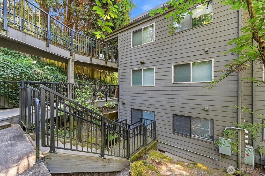 Photo of 12543 NE 23rd Place #D1, Bellevue, WA 98005 (MLS # 2551308)