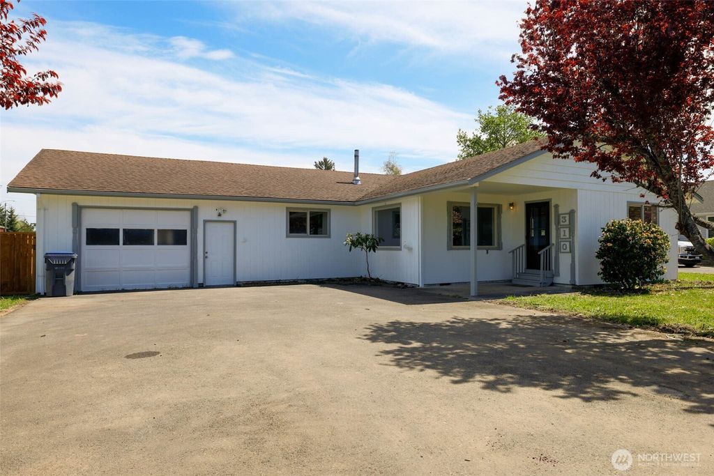 Photo of 310 N Melbourne Street, Westport, WA 98595 (MLS # 2517230)