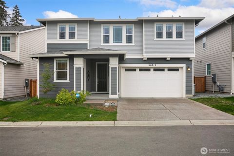 Photo of 10719 SE 243rd Lane, Kent, WA 98030 (MLS # 2519831)