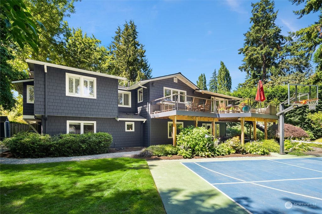 Photo of 2638 82nd Avenue NE, Medina, WA 98039 (MLS # 2023941)