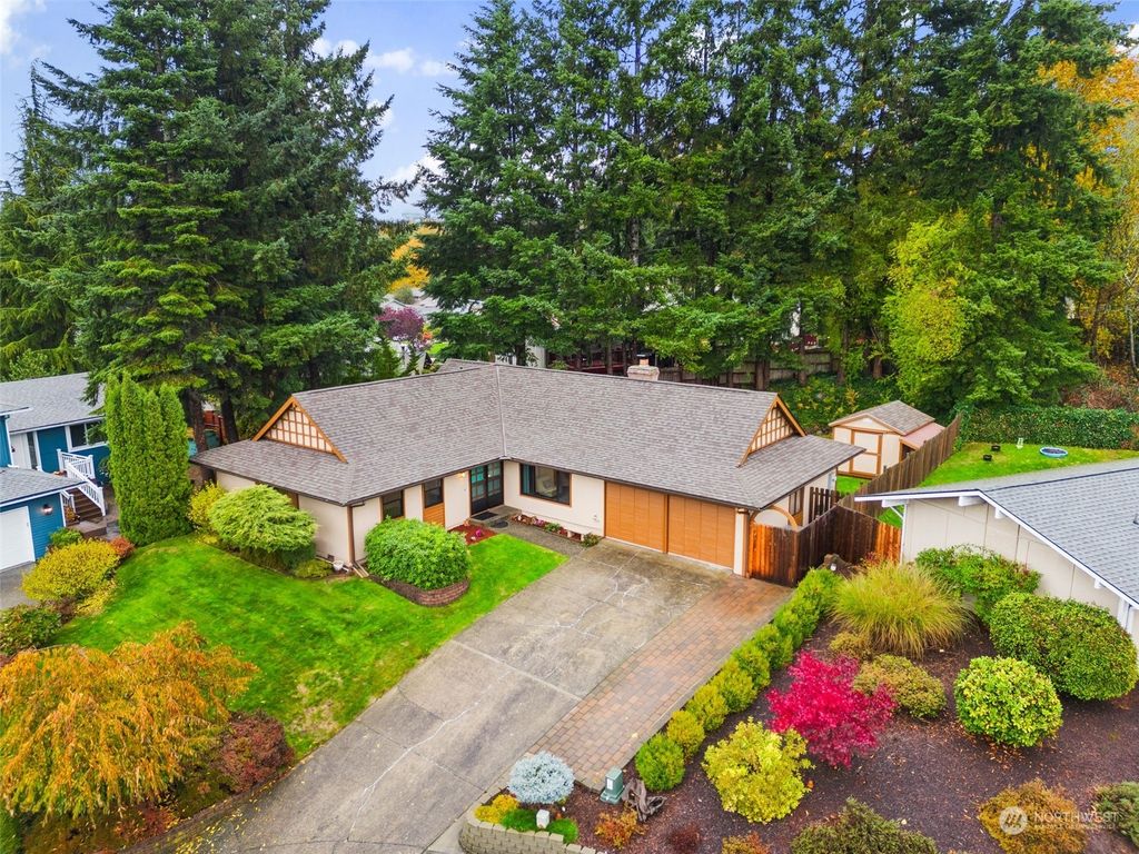 Photo of 2020 Jones Circle SE, Renton, WA 98055 (MLS # 2177553)