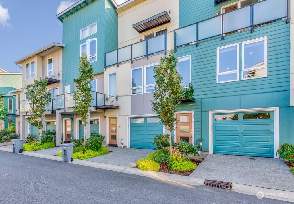 Photo of 3521 NE 146th Place, Lake Forest Park, WA 98155 (MLS # 2027537)