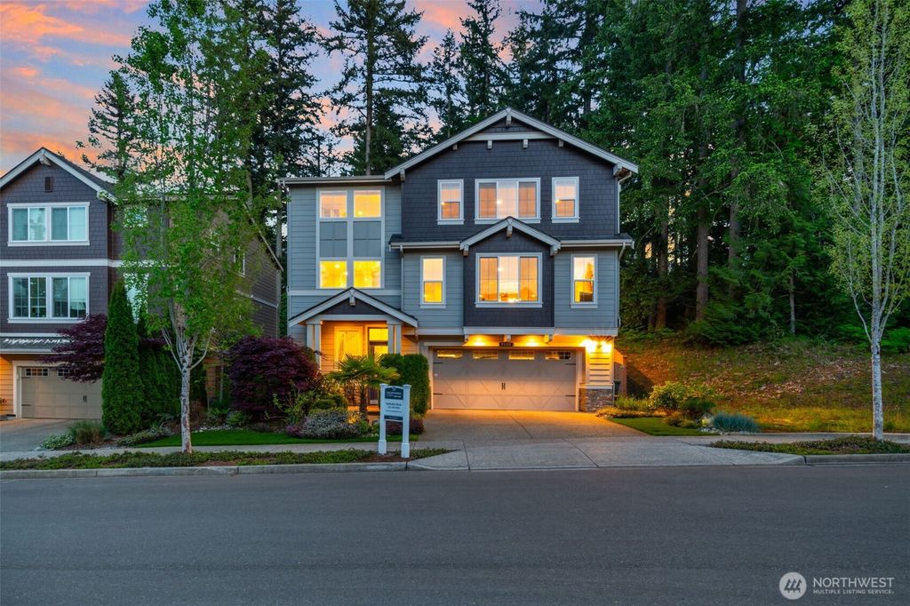 Photo of 23331 SE 4th Place, Sammamish, WA 98074 (MLS # 2514788)