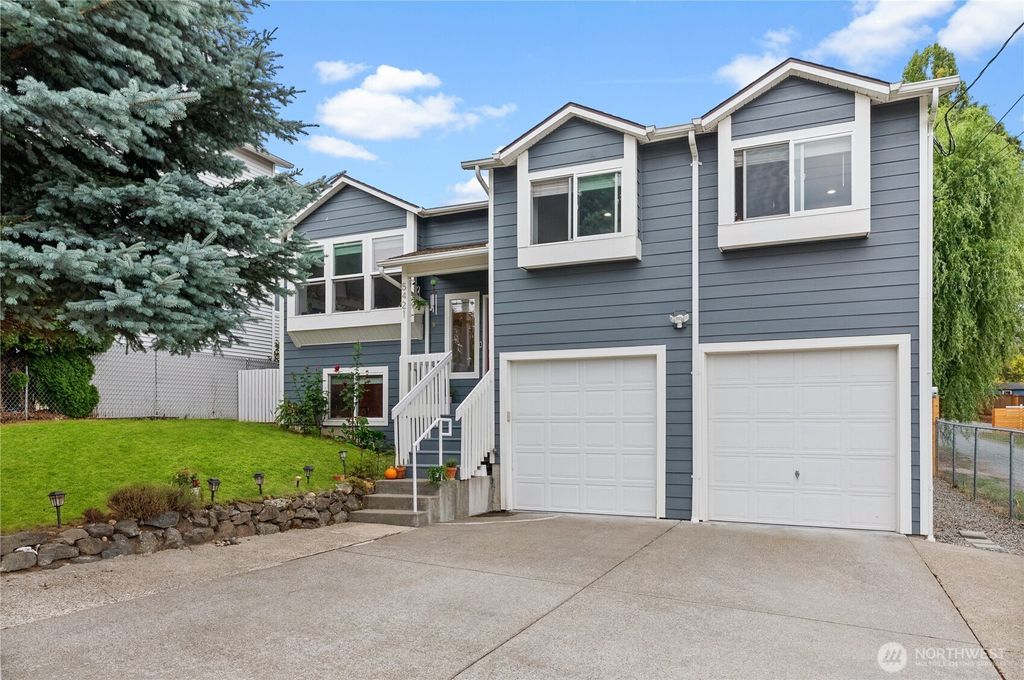 Photo of 5421 S Roxbury Street, Seattle, WA 98118 (MLS # 2440341)