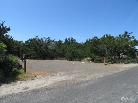 Photo of 618 G Street, Ocean Park, WA 98640 (MLS # 2254350)