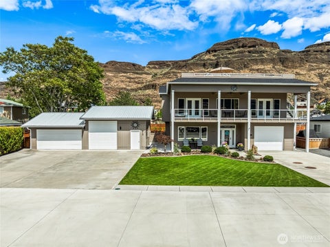 Photo of 825 / 815 Hunter Avenue SW, Quincy, WA 98848 (MLS # 2525011)