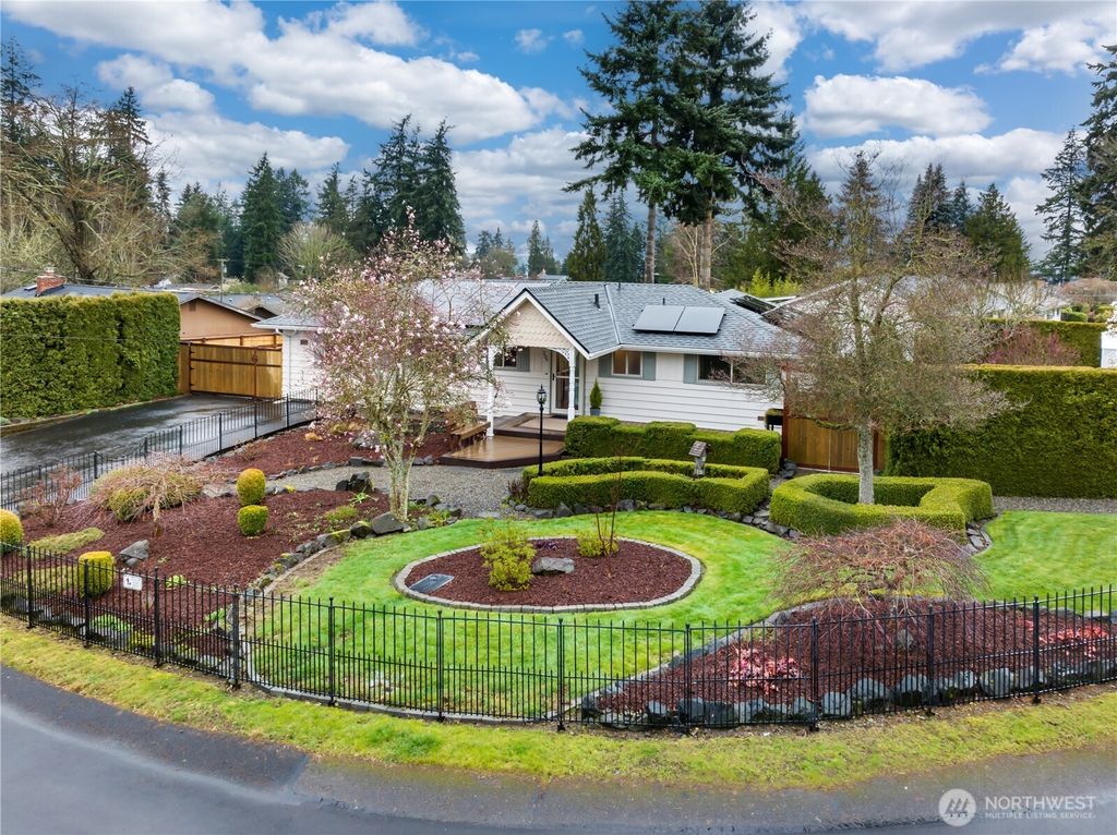 Photo of 206 SW 303rd Street, Federal Way, WA 98023 (MLS # 2493381)
