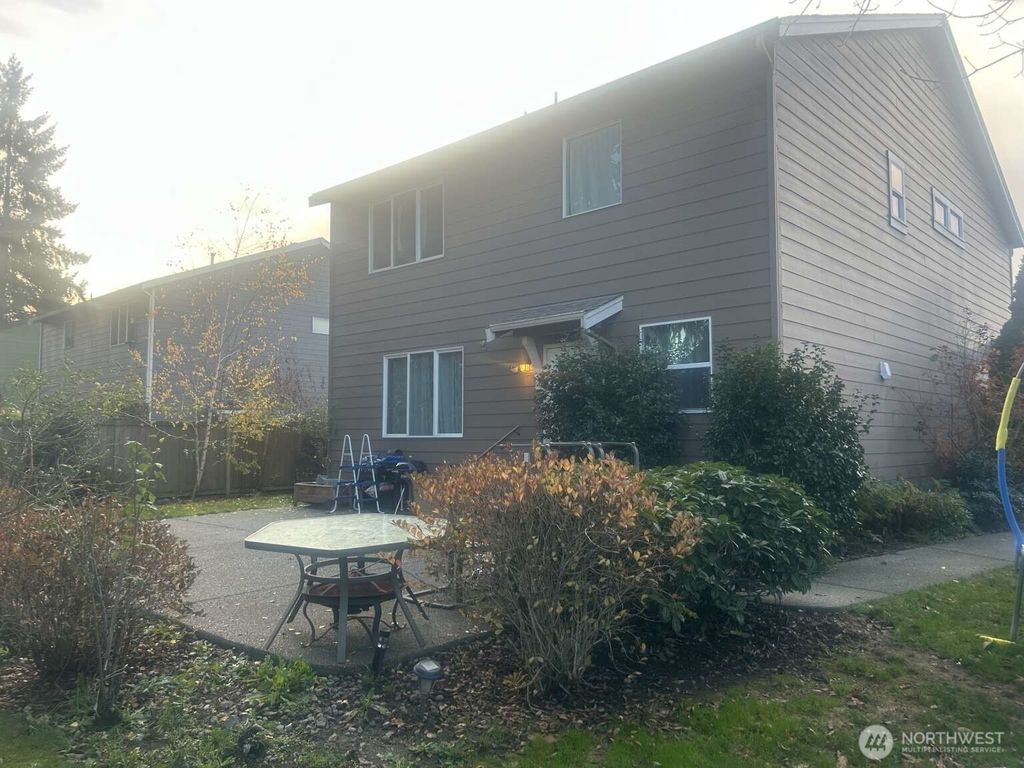 Photo of 437 20th Street NW, Puyallup, WA 98371 (MLS # 2539700)