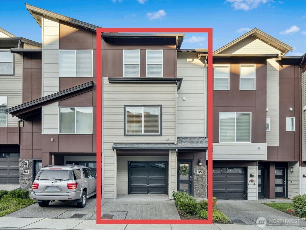 Photo of 15720 Meadow Road #B5, Lynnwood, WA 98087 (MLS # 2472862)