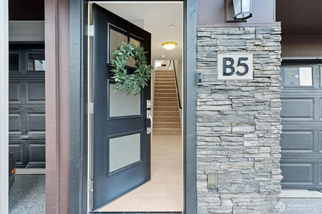 Photo of 15720 Meadow Road #B5, Lynnwood, WA 98087 (MLS # 2472862)