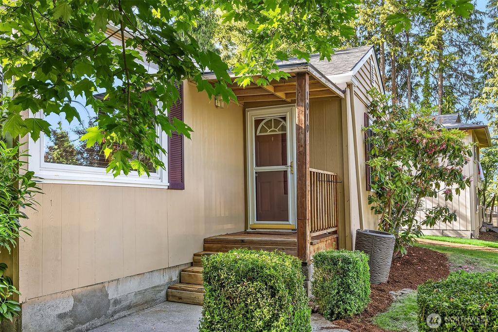 Photo of 1010 E Marine View Drive, Everett, WA 98201 (MLS # 2382048)