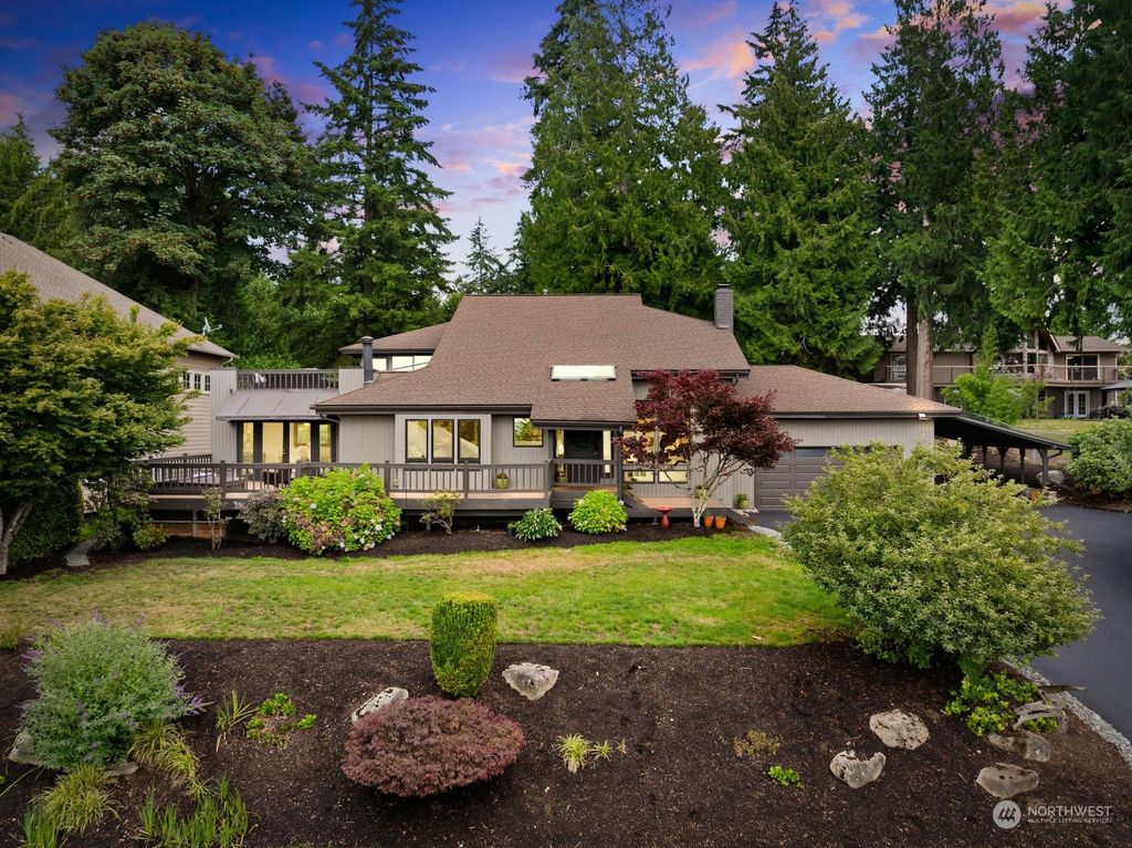 Photo of 412 211th Avenue NE, Sammamish, WA 98074 (MLS # 2281269)