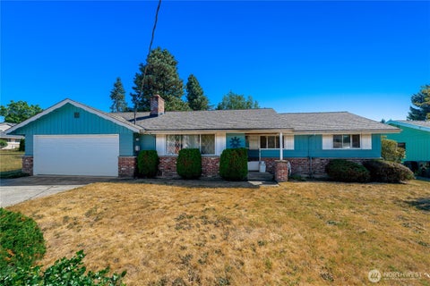 Photo of 10837 SE 217th Street, Kent, WA 98031 (MLS # 2570611)