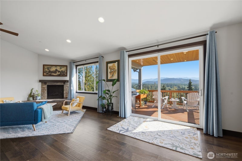 6411 196th Drive NE
