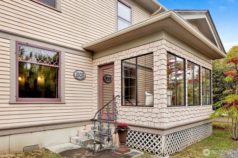 1505 Broadway