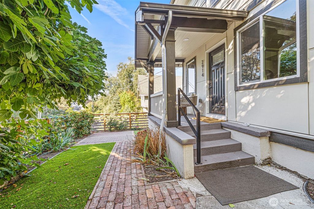 Photo of 2914 E Columbia Street, Seattle, WA 98122 (MLS # 2443981)