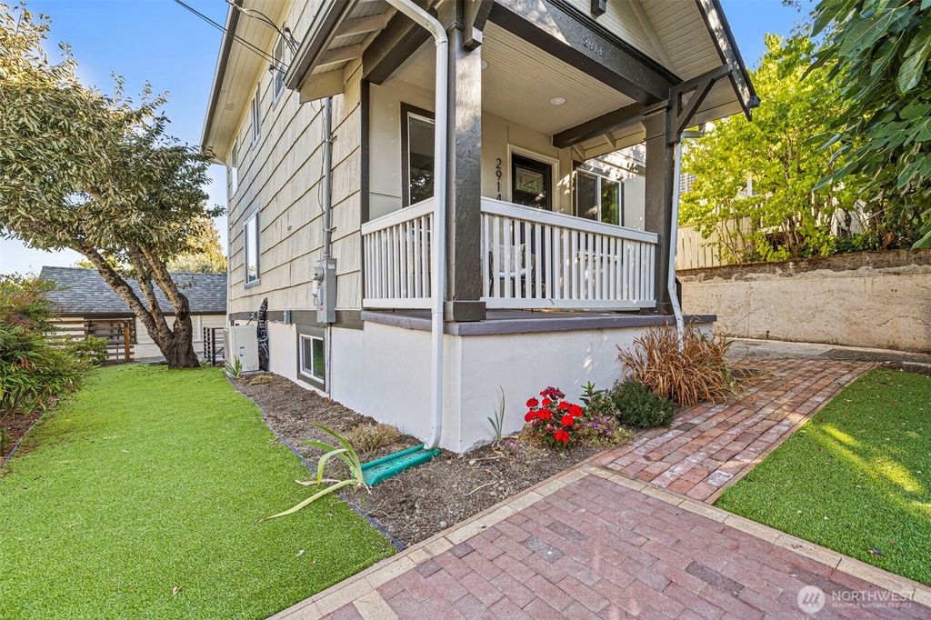 Photo of 2914 E Columbia Street, Seattle, WA 98122 (MLS # 2443981)