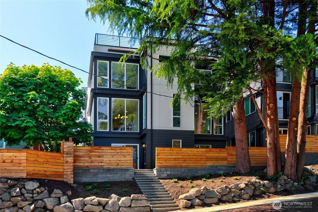 Photo of 627 A W Emerson Street, Seattle, WA 98119 (MLS # 2448326)