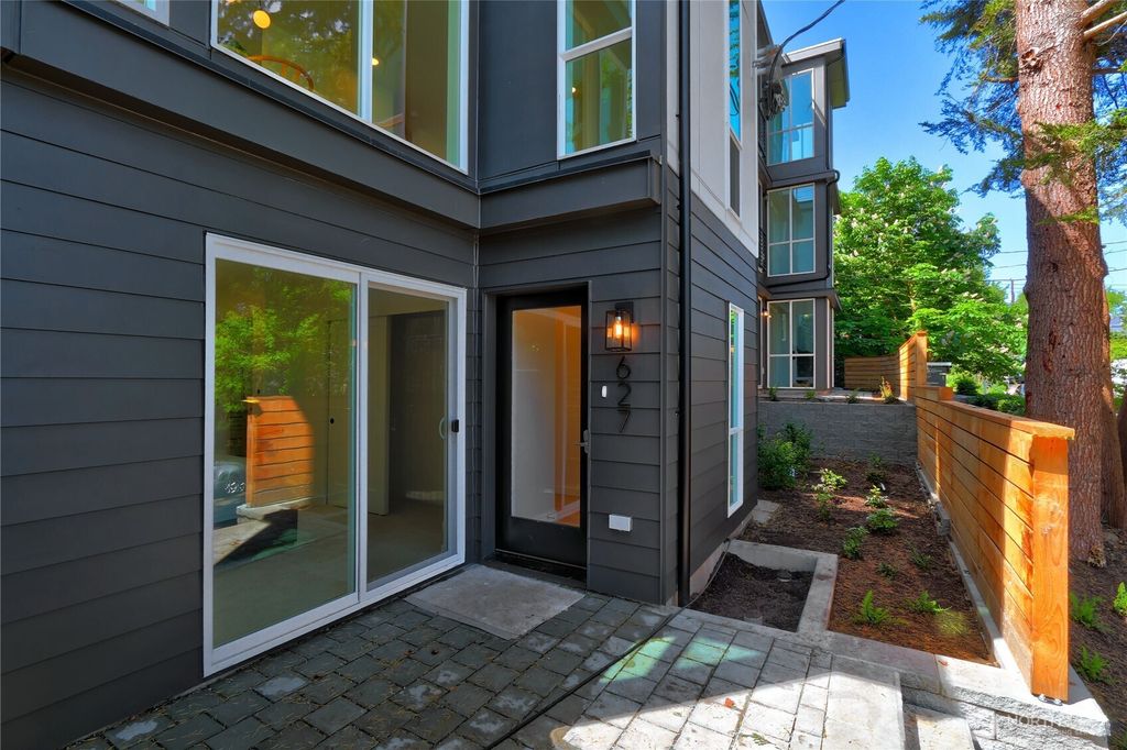Photo of 627 A W Emerson Street, Seattle, WA 98119 (MLS # 2448326)