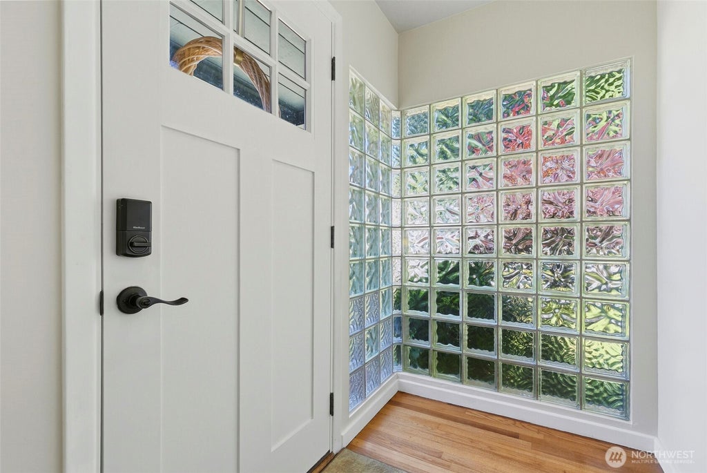 Photo of 2219 Washington Way, Longview, WA 98632 (MLS # 2539556)
